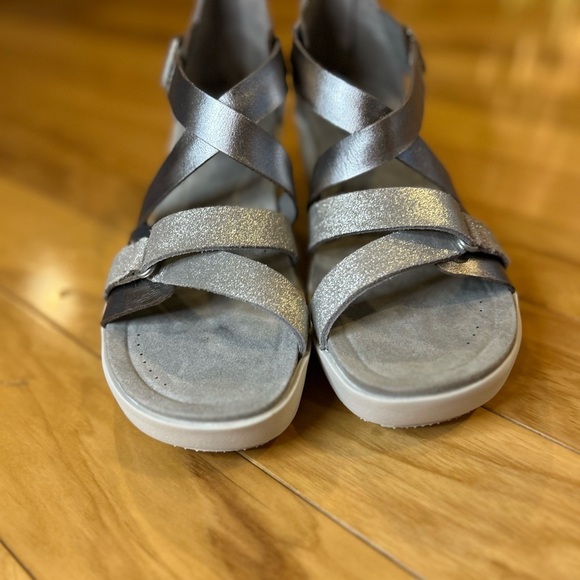 OTBT Teresa Leather Women's Silver Pewter Wedge Sandals - Picture 6 of 11